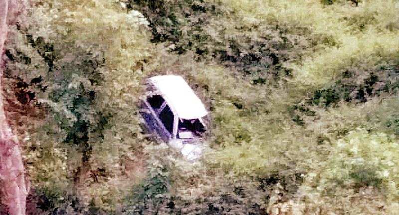 चमोली-खाई में समाई कार तीन की मौत, ग्रामीणों ने ऐसे बचाई चालक की जान