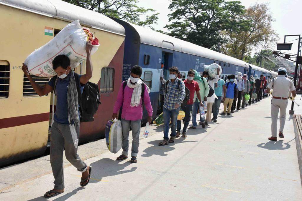 देहरादून-(बड़ी खबर)- Ohh हजारों प्रवासी नहीं आ पायेंगे अपने घर, उत्तराखंड सरकार का बड़ा फैसला