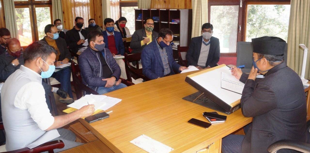 नैनीताल-डीएम गर्ब्याल ने की सीएम की घोषणाओं की समीक्षा, अधिकारियों को दिये ये निर्देश
