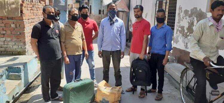 हल्द्वानी-(कोरोनावायरस)-लॉकडाउन पर लखनऊ में फंसे सोमेश्वर के 30 युवा, रोते-रोते उत्तराखंड सरकार से लगाई मदद की गुहार