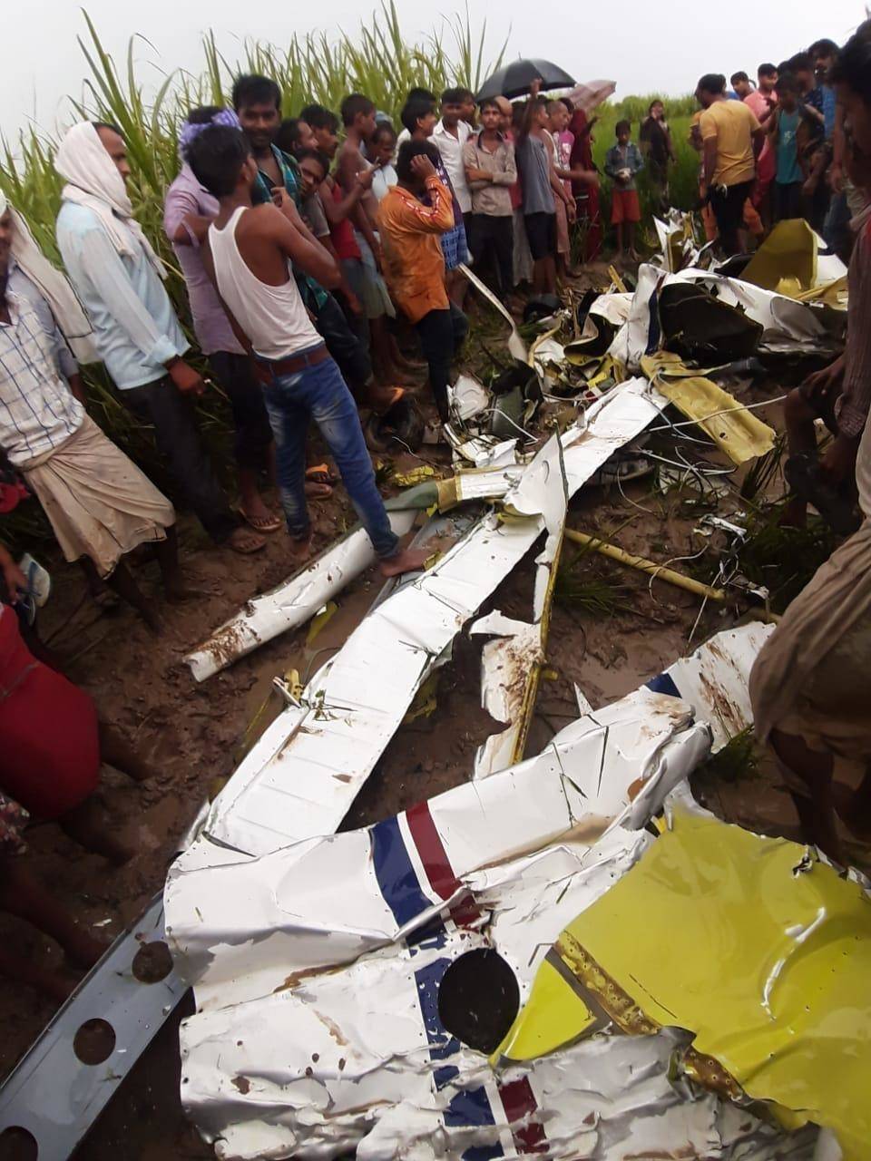 Helicopter crash: यूपी के आजमगढ़ में हेलीकॉप्टर दुर्घटनाग्रस्त, इतने लोगों की गई जानें