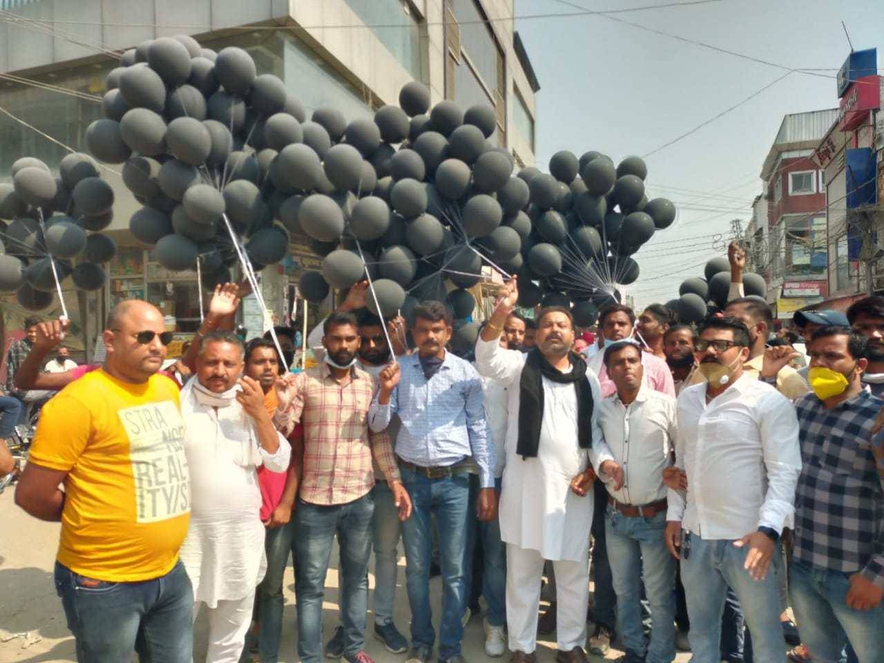रुद्रपुर: कांग्रेसियों ने आसमान में क्यों उड़ाए काले गुब्बारे, कांग्रेस अध्यक्ष प्रीतम ने क्या कहा किसानों के समर्थन में