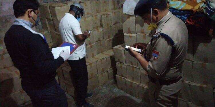 हल्द्वानी- नहीं थम रहा शहर में शराब का काला कारोबार, पुलिस की नाक के नीचे अब यहां नशा बेचते मिले तस्कर