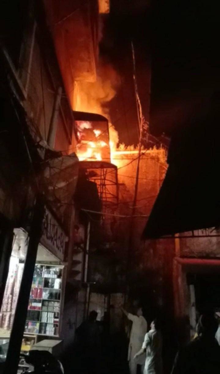 बरेली-बड़ा बाजार में धधकी आग ,लगातार हो रहे हैं शहर में अग्निकांड