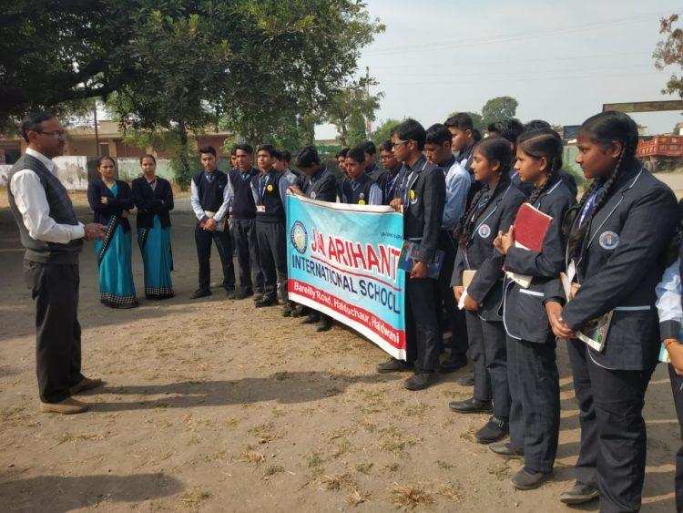 हल्द्वानी-जय अरिहंत के छात्रों ने ली सरकारी स्कूलों जानकारी, ऐसे हुए सरकारी योजनाओंं से रूबरू
