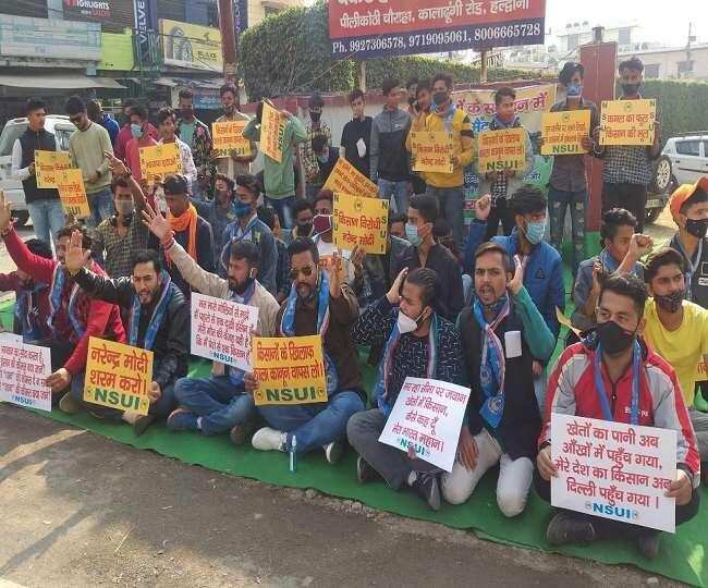 हल्द्वानी- किसानों के समर्थन में उतरा एनएसयूआई, ऐसे जताया विरोध