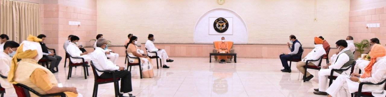 Lockdown : सीएम योगी ने दूसरे राज्यों में फंसे श्रमिकों से की अपील, धैर्य बनाए रखें सबको वापस लाएंगे