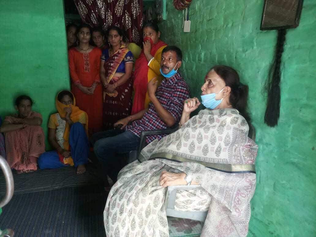 हल्द्वानी-नेता प्रतिपक्ष ने की अधिकारियों से वार्ता, ढेर होगा आदमखोर, परिजनों को ऐसे बधाया ढाढ़स