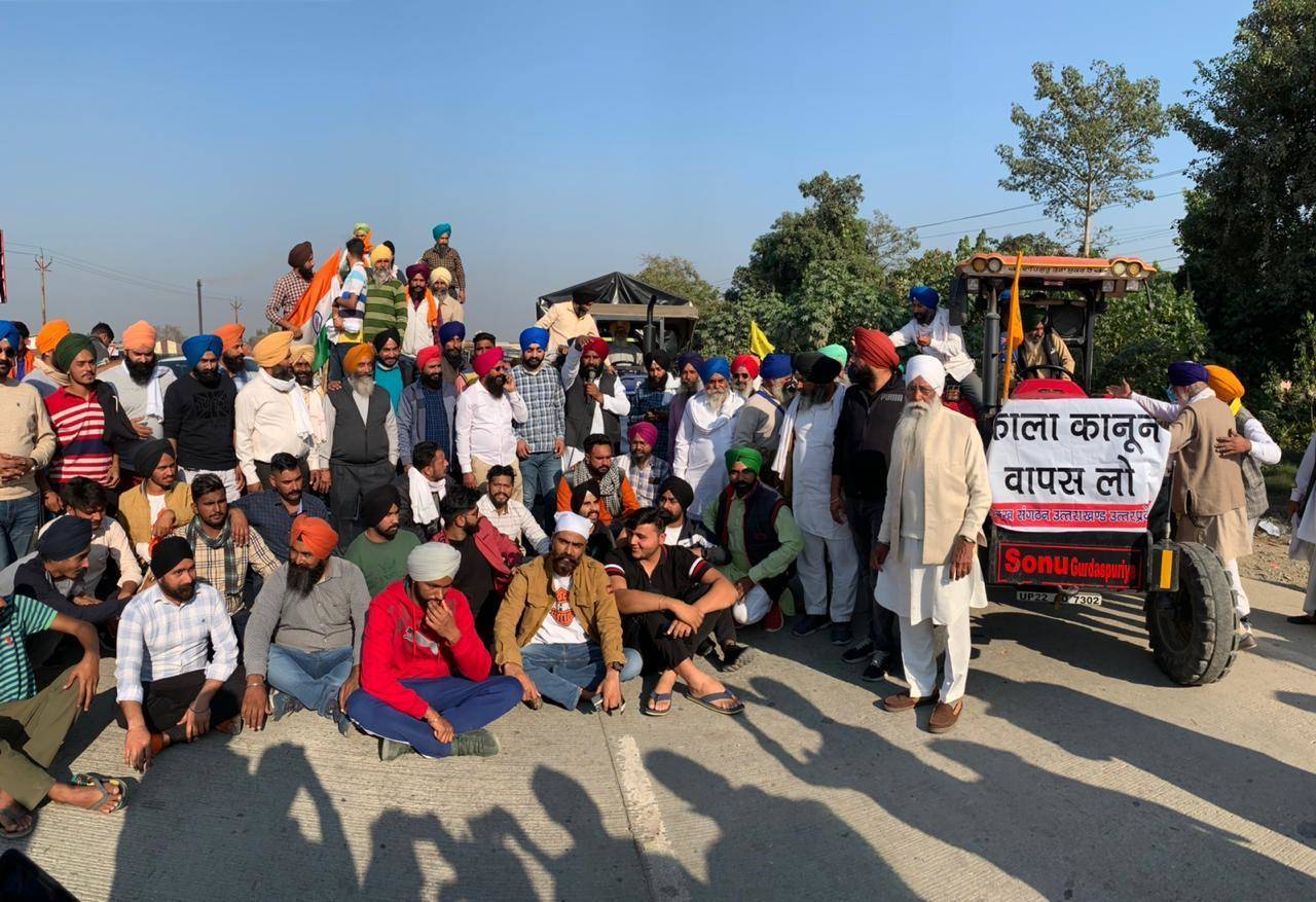 रुद्रपुर: अंतत: पुलिस ने छोड़ा किसानों का रास्ता, हजारों किसान दिल्ली रवाना
