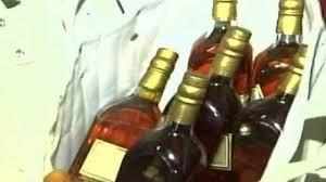 जहरीली शराब पीने से 6 लोगों की मौत मचा हंगामा ,फरार ठेकेदार ने कोर्ट में किया सरेंडर