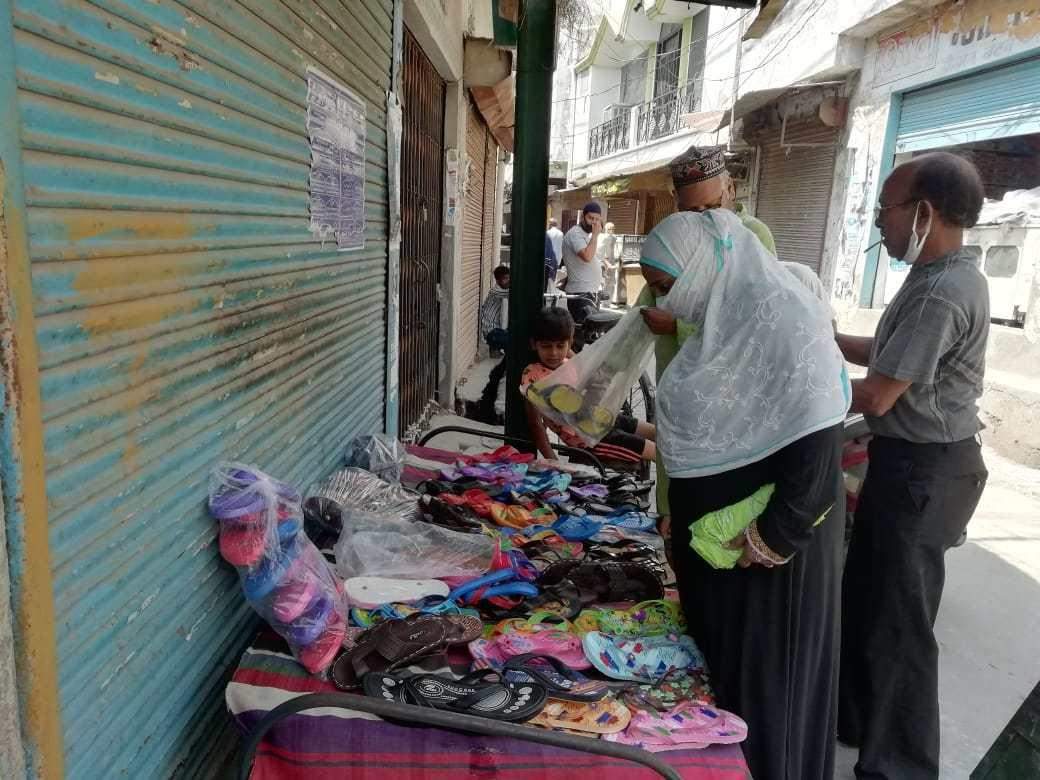 Bareilly: ईद की खरीदारी के लिए लॉकडाउन भूल बाजार में उमड़ पड़े 