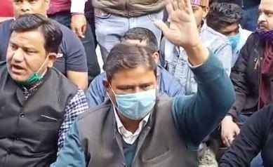 हल्द्वानी- पार्षद तन्मय की गिरफ्तारी पर आग बबूला हुए भाजपाईं, इस पुलिस अधिकारी को हटाने के करी मांग