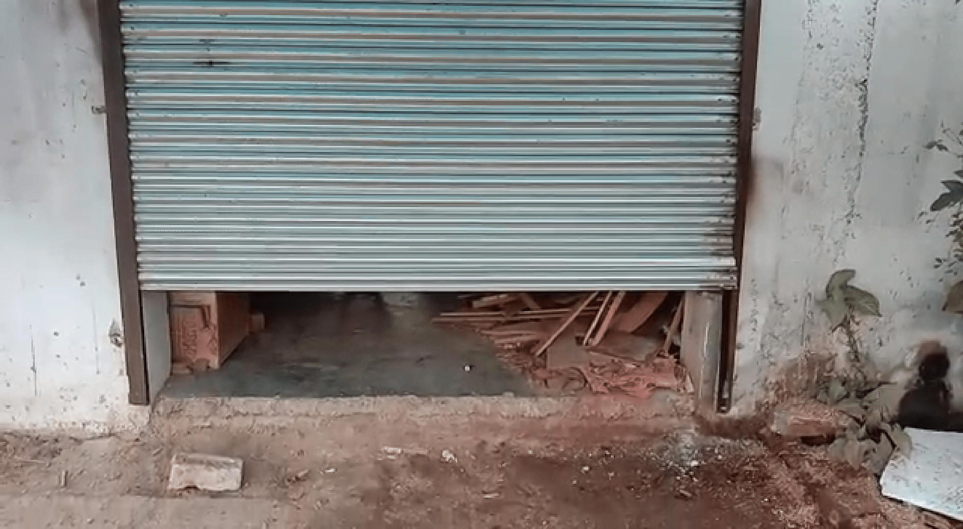 बरेली: पुलिस चौकी के सामने इलैक्ट्रानिक्स की दुकान से चोरों ने ऐसे कर ली हजारों की चोरी