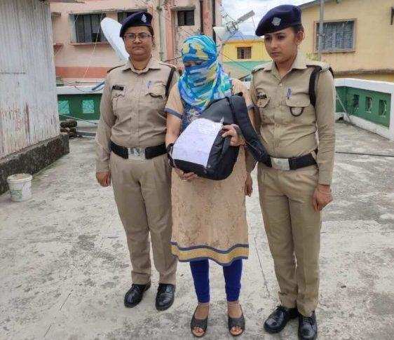 पिथौरागढ़-10 किलो चरस के साथ महिला गिरफ्तार, तस्करी का तरीका देख पुलिस भी रह गई दंग