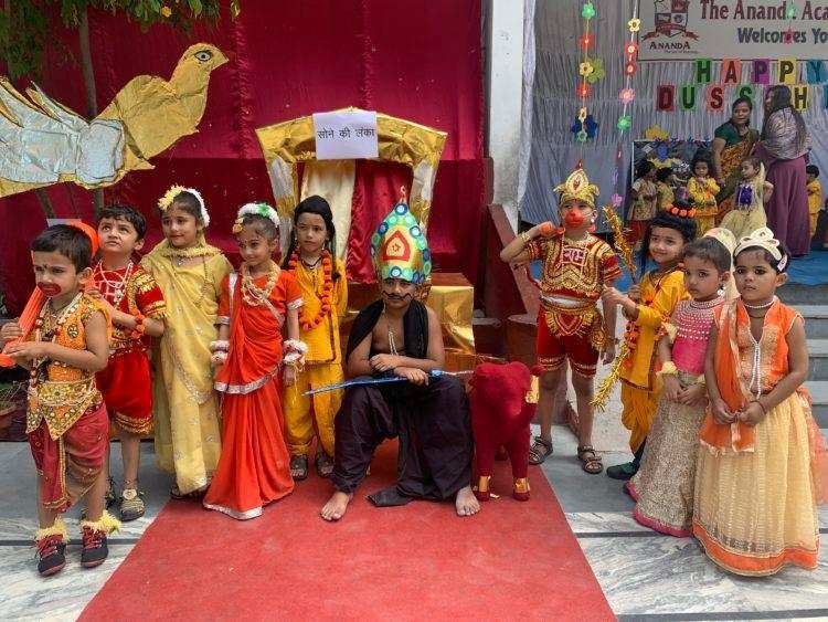 हल्द्वानी- आनंदा एकेडमी में मनाया दशहरा महोत्सव, बच्चों ने पात्र बन जीता दिल