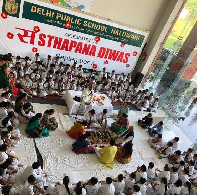 हल्द्वानी-दिल्ली पब्लिक स्कूल में मनाया संस्थापना दिवस, तैराकी में इन बच्चों ने मारी बाजी