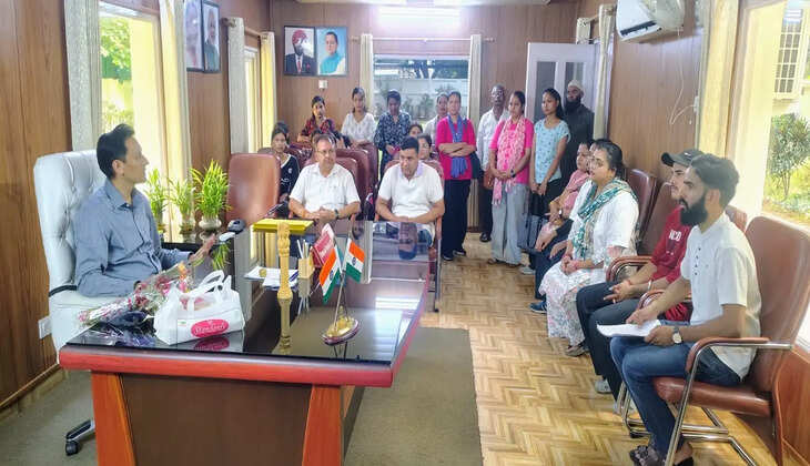 हल्द्वानी - आयुष्मान आरोग्य मंदिर के कर्मचारी तीन महीने से वेतन को तरसे, कुमाऊं कमिश्नर दीपक रावत से लगाई गुहार&nbsp;