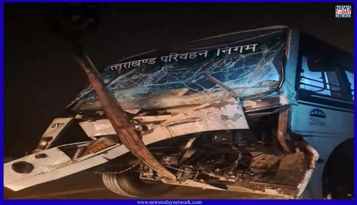 देहरादून - हल्द्वानी डिपो की रोडवेज बस घने कोहरे में हाईवे पर टैंकर से टकराई रोडवेज, चालक समेत कई लोग घायल&nbsp;