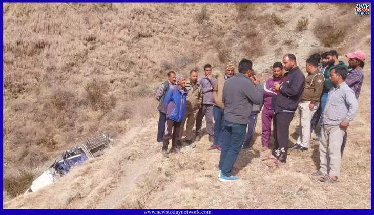 Uttarakhand Accident - राज्य में सड़क हादसों का सिलसिला जारी, यहां यूटिलिटी वाहन खाई में गिरा, एक महिला की मौत