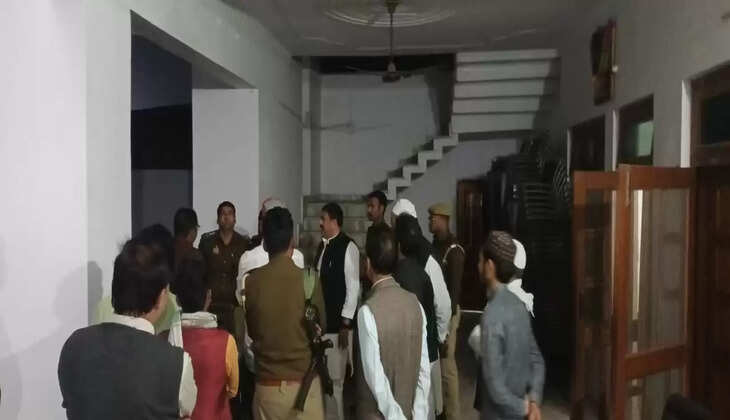 सपा विधायक अताउर रहमान ने युवक को बंधक बनाकर पीटा, हमले की रिपोर्ट