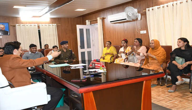 हल्द्वानी - धनतेरस के दिन महिला को मिला न्याय, कमिश्नर दीपक ने दिलवाया रुका हुआ वेतन&nbsp;