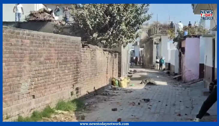 Uttarakhand News - किशोरी के अपहरण पर आमने-सामने आए दो समुदाय, जमकर हुआ पथराव, इलाके में फोर्स तैनात