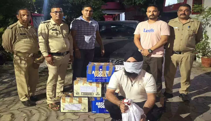 हल्द्वानी - लग्जरी कार से अंग्रेजी शराब की तस्करी कर रहा था युवक, इतनी पेटी हुई बरामद, पुलिस ने कार कर डाली सीज&nbsp;
