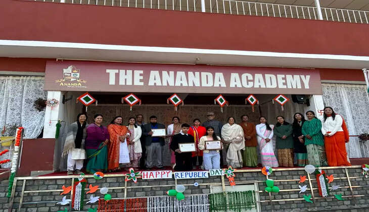हल्द्वानी - आनन्दा एकेडमी डहरिया में धूमधाम से मनाया गया गणतंत्र दिवस, मेधावी विद्यार्थियों को बांटी छात्रवृत्ति