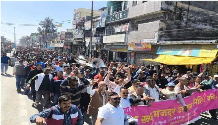 लालकुआँ - स्टोन क्रेशर मालिकों की मनमानी से नाराज डम्पर चालकों की हड़ताल, उपखनिज का भाड़ा इतने ₹ बढ़ाये जाने की करी मांग 