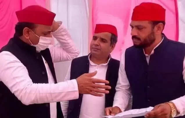 सपा आला कमान बदायूं की सहसवान सीट से विधायक बृजेश यादव को बरेली मेयर चुनाव के लिए प्रभारी बनाया है।