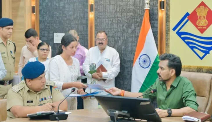 उत्तराखंड - सीएम हेल्पलाइन की छह महीने तक शिकायत दबाए बैठे अफसरों पर गिरेगी गाज, इस डीएम ने मांगी रिपोर्ट