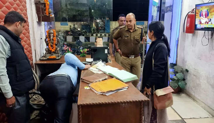 Uttarakhand Crime - यहाँ होटल मालिक चला रहा था देह व्यापार, महिला के साथ संदिग्ध अवस्था में मिला , गिरफ्तार Deh Vyapar in dehradun 