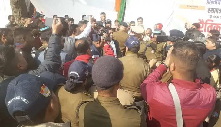 देहरादून - सीएम के सामने PRD जवानों के हंगामे पर शासन सख्त, विशेष सचिव ने बैठाई मामले की जांच
