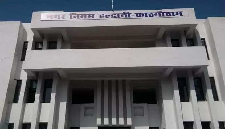 नगर निगम की गलती का खामियाजा भुगत रही आम जनता   