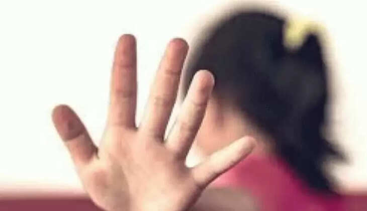 हल्द्वानी - आठ साल की बच्ची से अश्लील हरकत करता था शिक्षक, मां ने एसएसपी से गुहार लगाई बताया जान का खतरा 