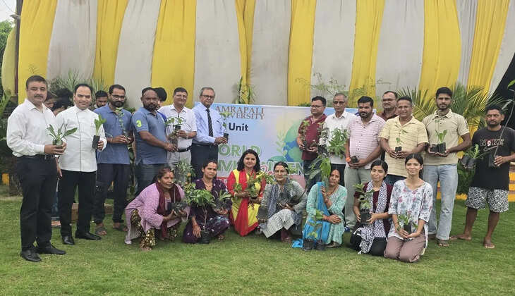 हल्द्वानी- विश्व पर्यावरण दिवस पर  आम्रपाली विश्वविद्यालय ने यहाँ ग्रामीणों को फलदार और औषधीय पौधों का किया वितरण