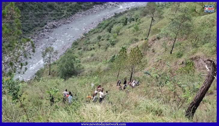 Uttarakhand Accident - पहाड़ में दर्दनाक सड़क हादसा बोलेरो टैक्सी खाई में गिरी, चार की मौत, इतने लोग हैं घायल&nbsp;