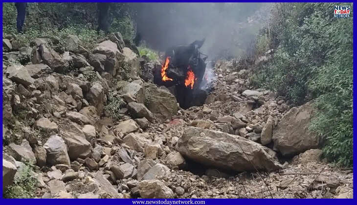 Uttarakhand Accident - हल्द्वानी से पहाड़ जा रही कार का हुआ दर्दनाक हादसा, खाई में गिरने से लगी आग, दो की मौत&nbsp;