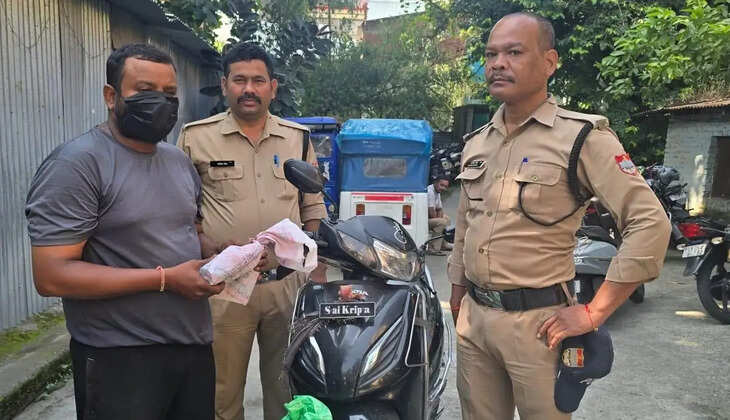 हल्द्वानी - स्कूटी से शराब तस्करी करते हुए एक अभियुक्त गिरफ्तार, 96 पव्वे बरामद, तस्करी में इस्तेमाल स्कूटी भी कब्जे में&nbsp;