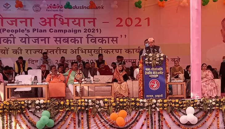 संबोधित करते सीएम पुष्कर सिंह धामी