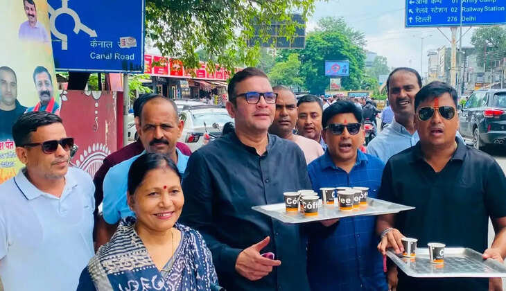 हल्द्वानी - महंगाई की मार, शहर में कांग्रेस ने आम लोगों को पिलाई बिना चीनी की फीकी चाय, सरकार के खिलाफ खोला मोर्चा