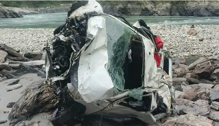 Uttarakhand Accident - चंडीगढ़ से पहाड़ जा रही टैक्सी गहरी खाई में गिरी, दो की मौत, तीन लोग लापता