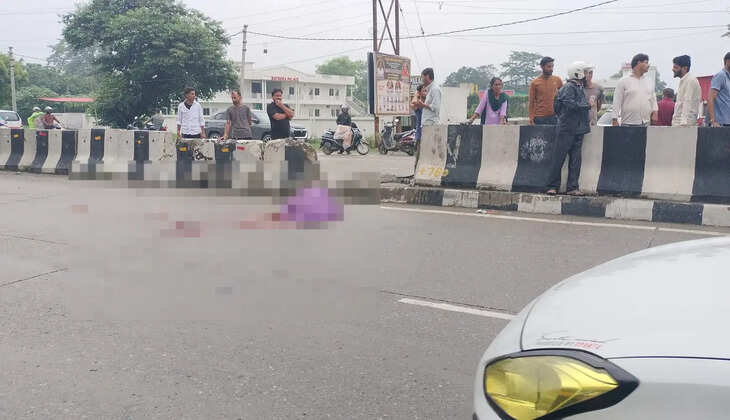 हल्द्वानी - हल्दूचौड़ चौराहे पर डंपर ने स्कूटी सवार को कुचला, युवक की मौके पर मौत, बढ़ती दुर्घटनाओं को लेकर लोगों में आक्रोश
