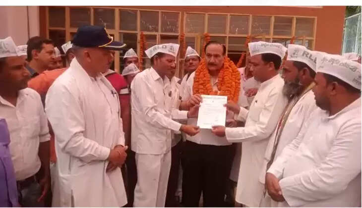 सपा समर्थित उम्मीदवार डा आईएस तोमर को रालोद ने दिया समर्थन 