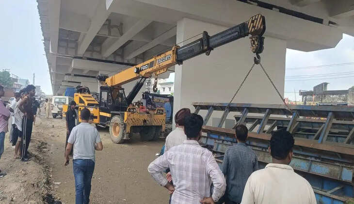 उत्तराखंड - फ्लाईओवर के नीचे लोहे का गाटर गिरने से दो कांवड़ियों की मौत, हरिद्वार से गंगाजल लेकर लौट रहे थे दोनों&nbsp;
