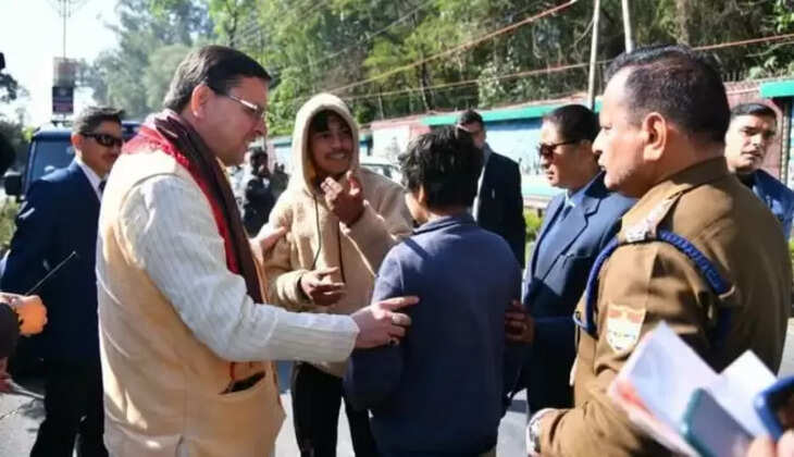 Uttarakhand News - सड़क पर चोटिल बच्चों को देख सीएम धामी का दिल पसीजा, काफिला रोककर भेजा अस्पताल&nbsp;pushkar singh dhami news 