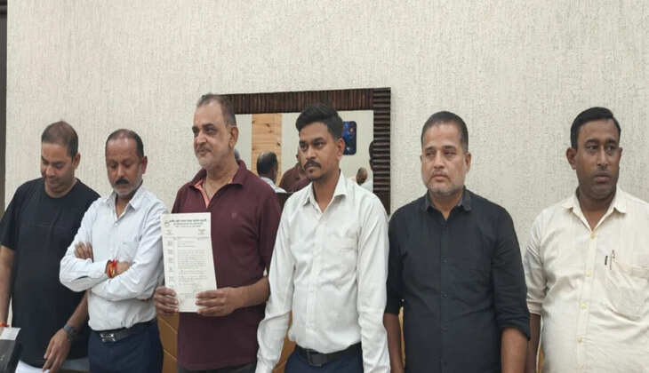 हल्द्वानी - मुख्यमंत्री के 9 अक्टूबर को प्रस्तावित व्यापार मंडल सम्मेलन से पहले हल्द्वानी के व्यापारिक संगठन में अंदरूनी विवाद सामने आ गया है। महानगर व्यापार मंडल की निर्वाचित टीम ने प्रदेश संगठन से नाता तोड़ने का ऐलान करते हुए सम्मेलन में शामिल नहीं होने की बात कही है। टीम के इस फैसले से व्यापार मंडल की अंदरूनी खींचतान खुलकर सामने आ गई है।