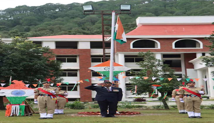 ग्राफिक एरा हिल यूनिवर्सिटी द्वारा भव्य तिरंगा यात्रा निकलकर दिया गया एकता व विकास का संदेश