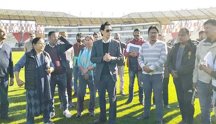 हल्द्वानी - कमिश्नर दीपक रावत ने स्टेडियम का किया निरीक्षण, काम पूरा नहीं होने पर इस अधिकारी से मांगा स्पष्टीकरण 
