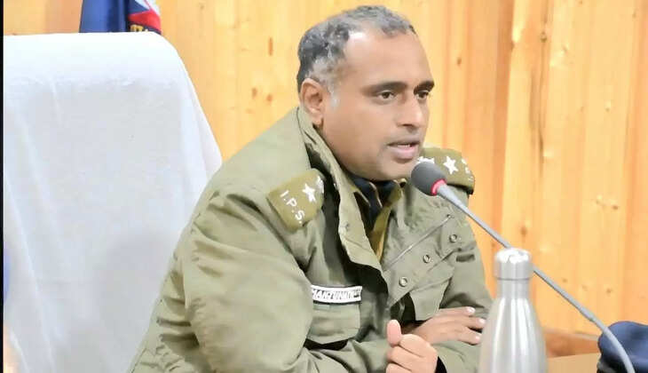 Late night DJ action